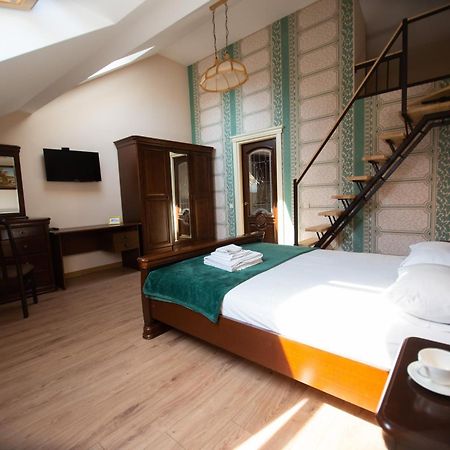 Apart Yaroslava Osmomysla 9 Square - City Center Lviv Luaran gambar