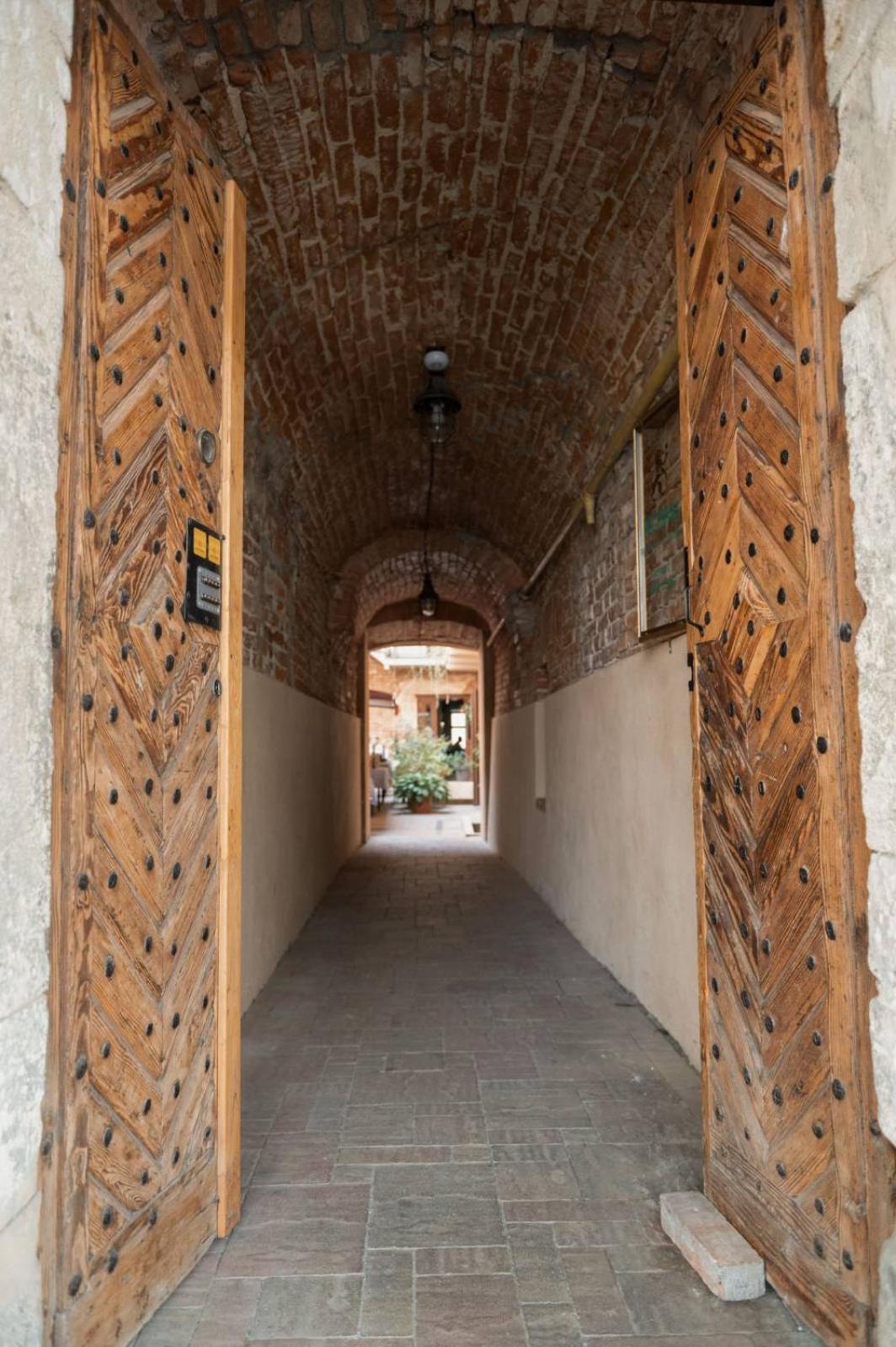 Apart Yaroslava Osmomysla 9 Square - City Center Lviv Luaran gambar