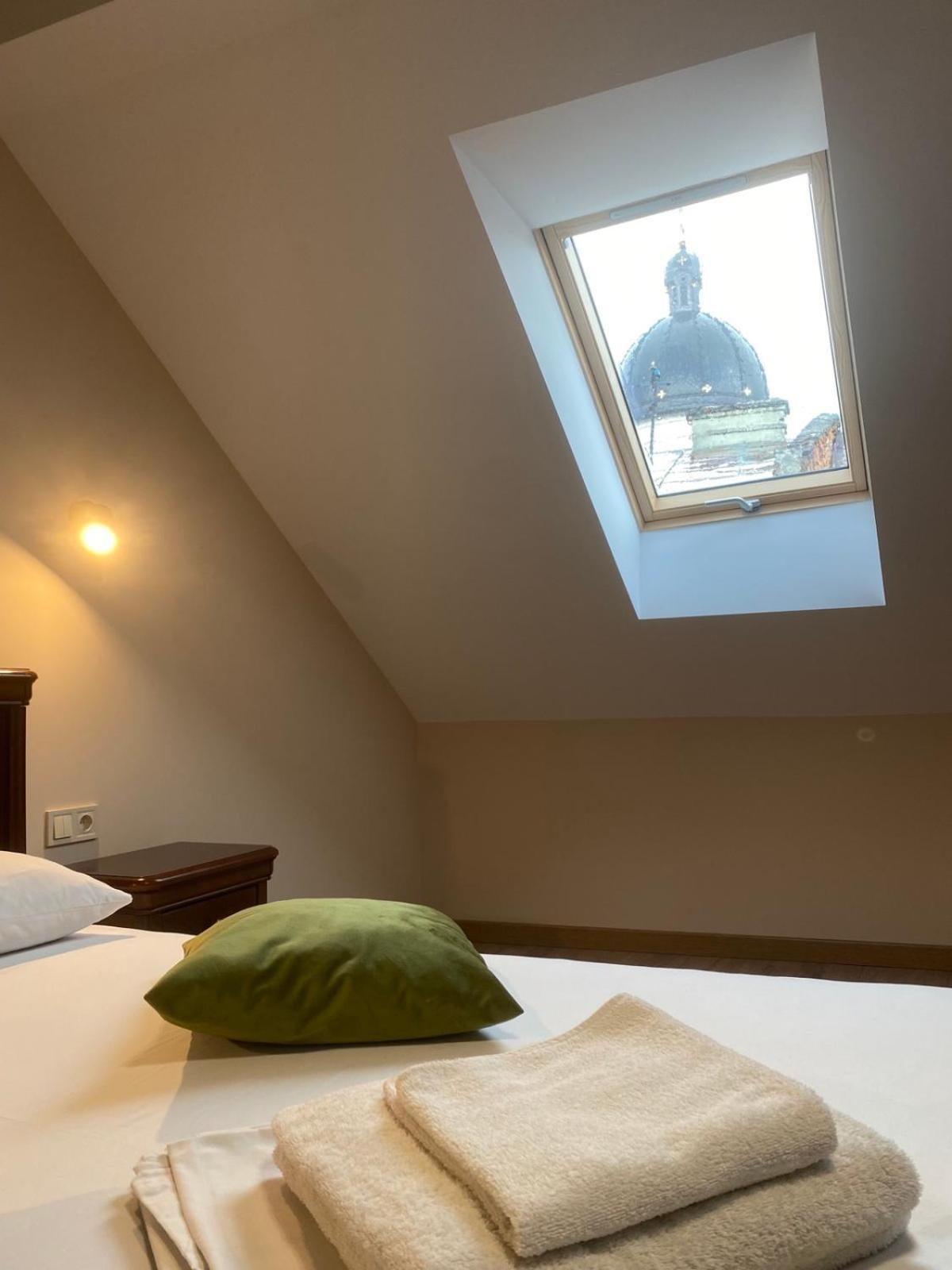 Apart Yaroslava Osmomysla 9 Square - City Center Lviv Luaran gambar
