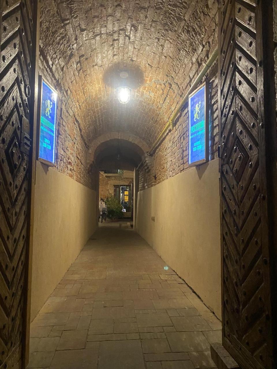 Apart Yaroslava Osmomysla 9 Square - City Center Lviv Luaran gambar