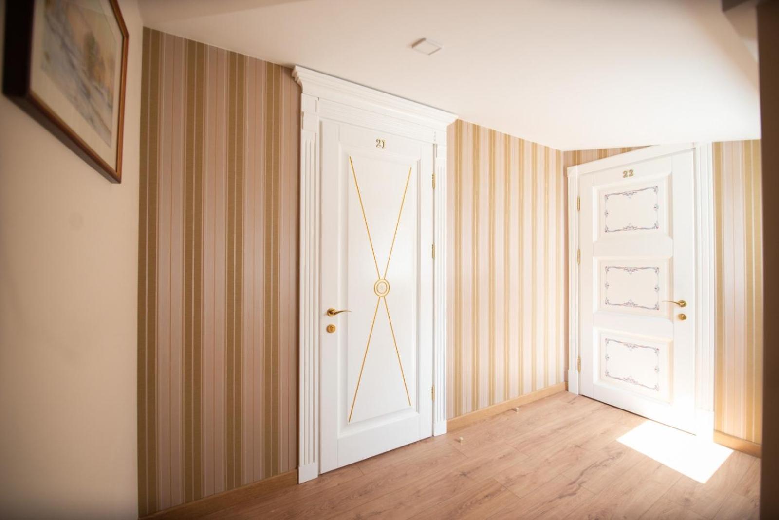 Apart Yaroslava Osmomysla 9 Square - City Center Lviv Bilik gambar