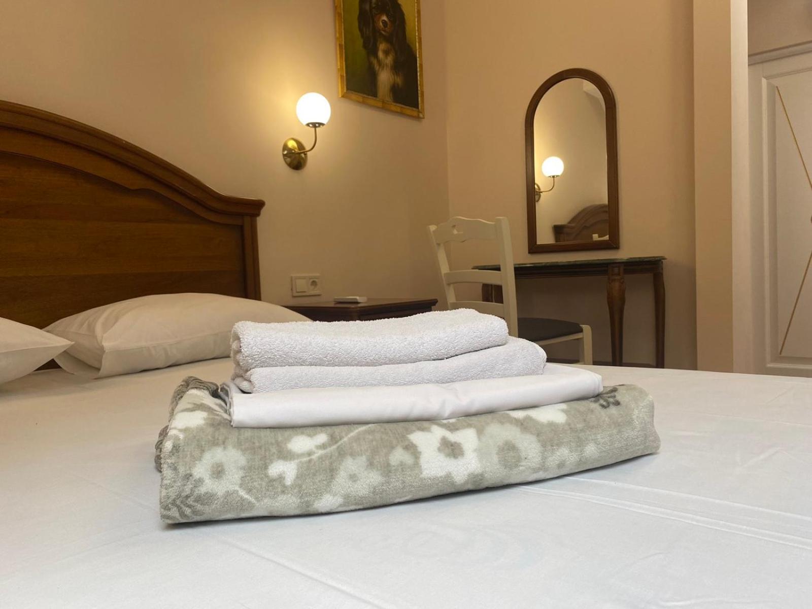 Apart Yaroslava Osmomysla 9 Square - City Center Lviv Bilik gambar