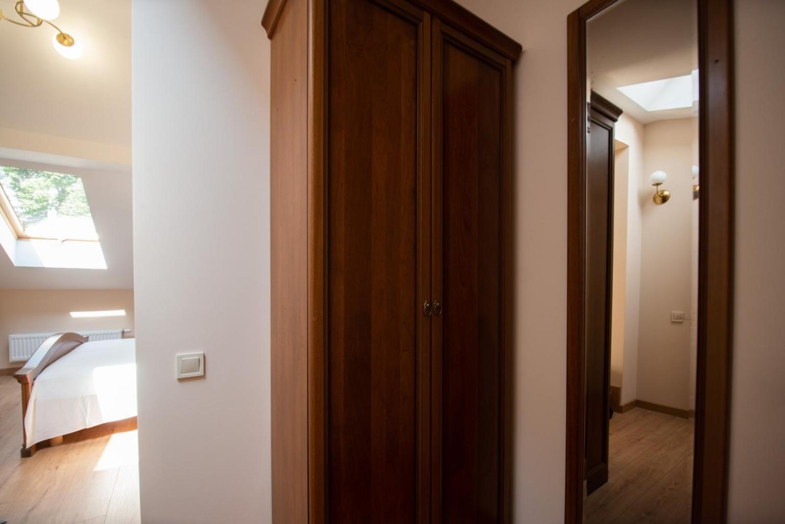 Apart Yaroslava Osmomysla 9 Square - City Center Lviv Bilik gambar