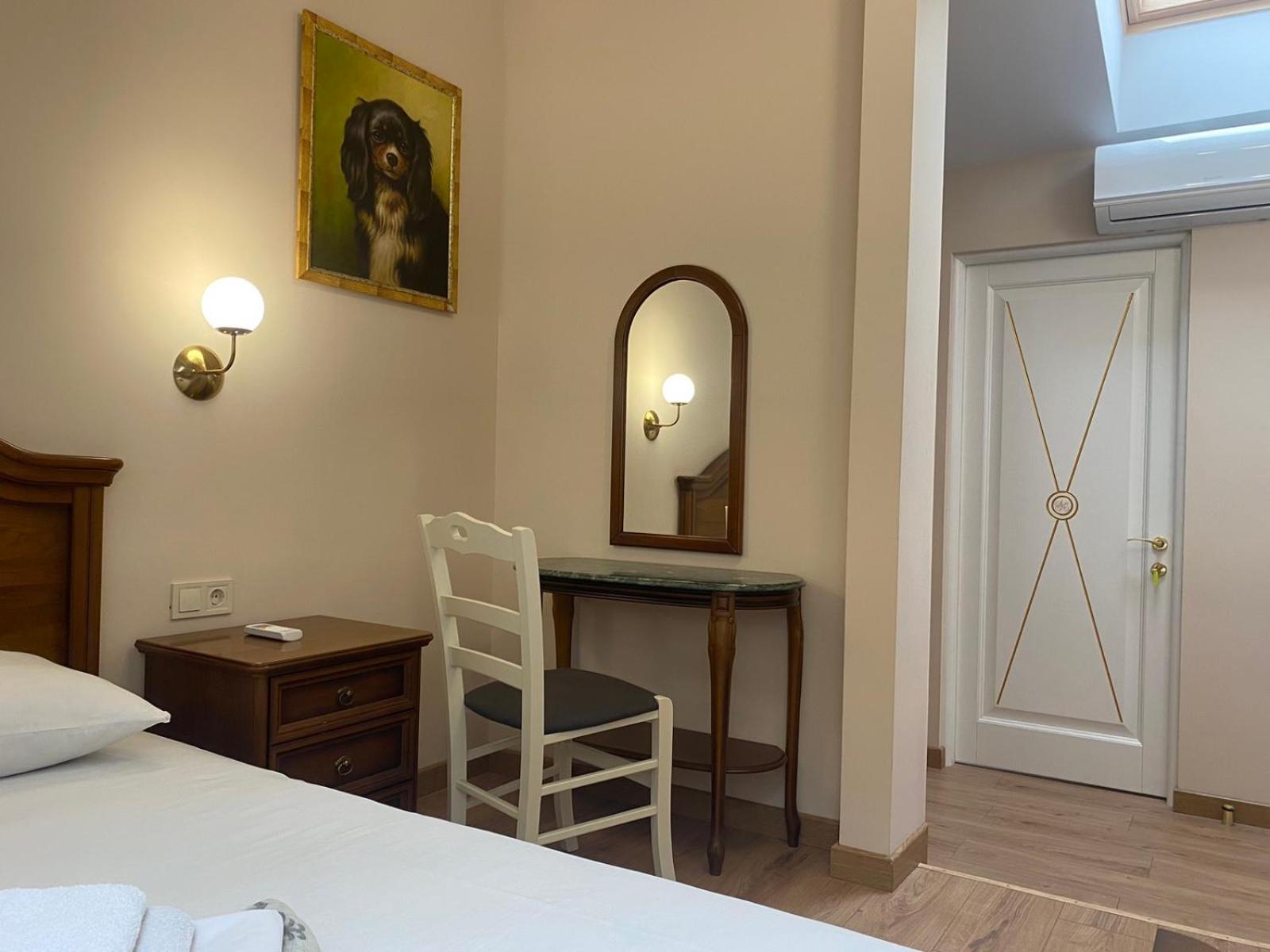 Apart Yaroslava Osmomysla 9 Square - City Center Lviv Bilik gambar