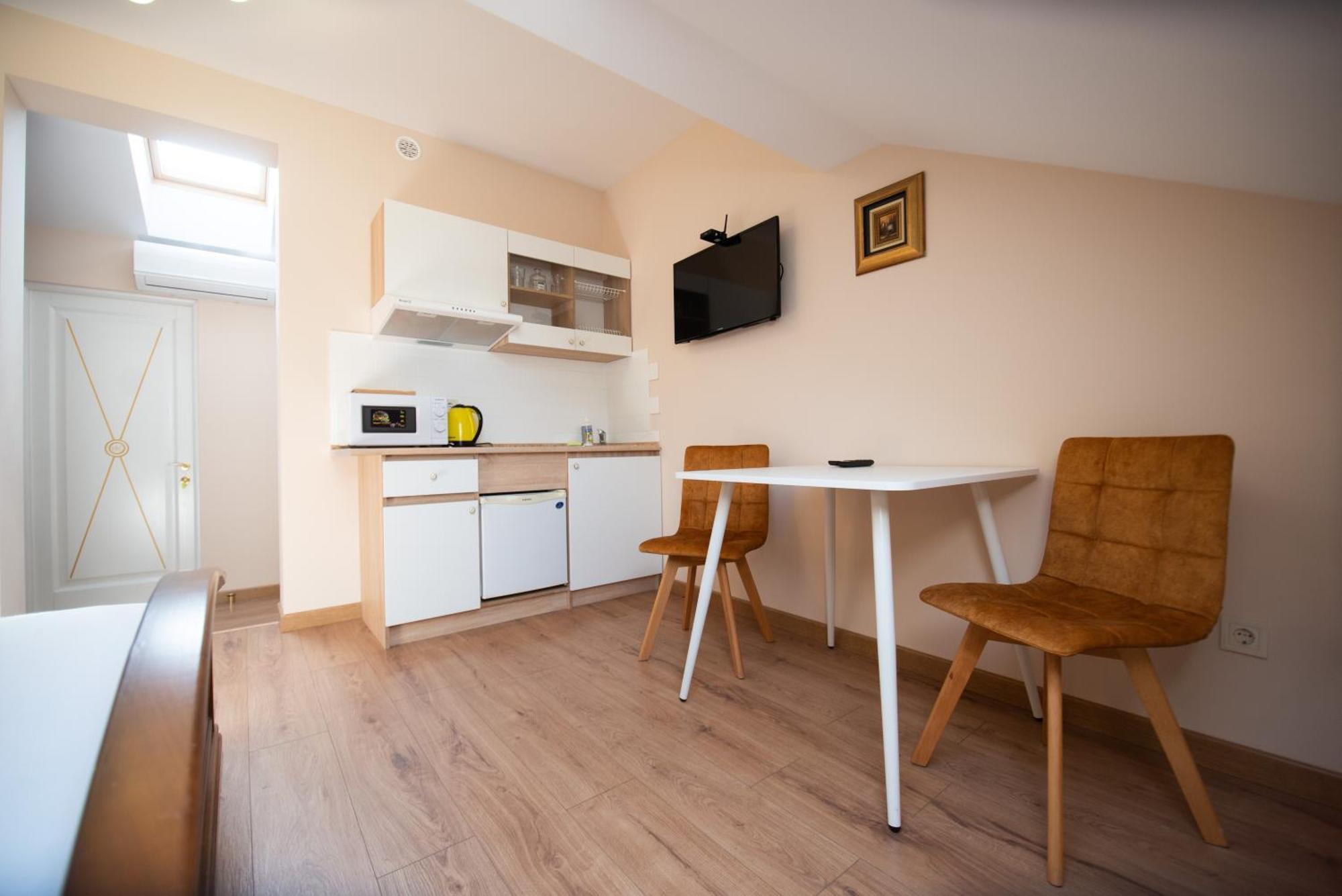 Apart Yaroslava Osmomysla 9 Square - City Center Lviv Bilik gambar