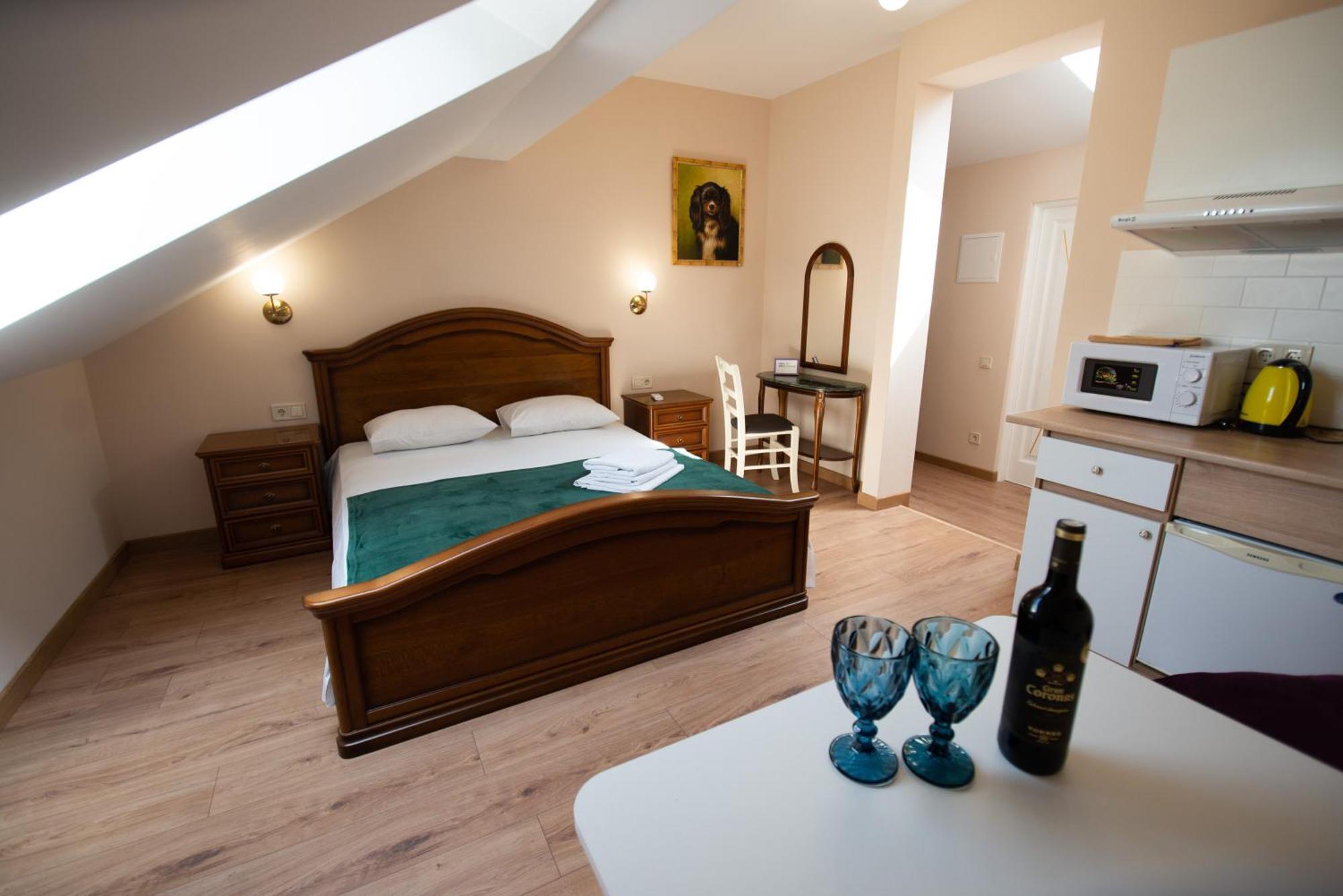 Apart Yaroslava Osmomysla 9 Square - City Center Lviv Bilik gambar